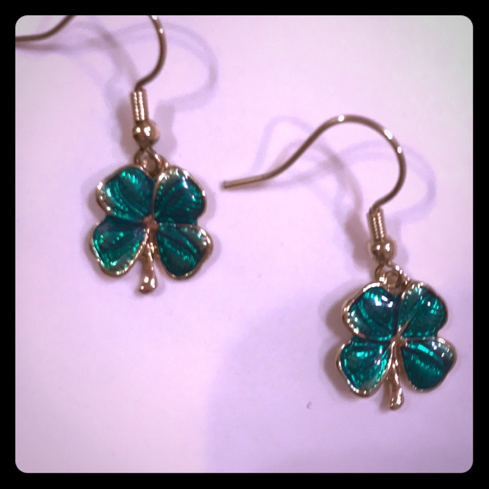 Green clover earrings